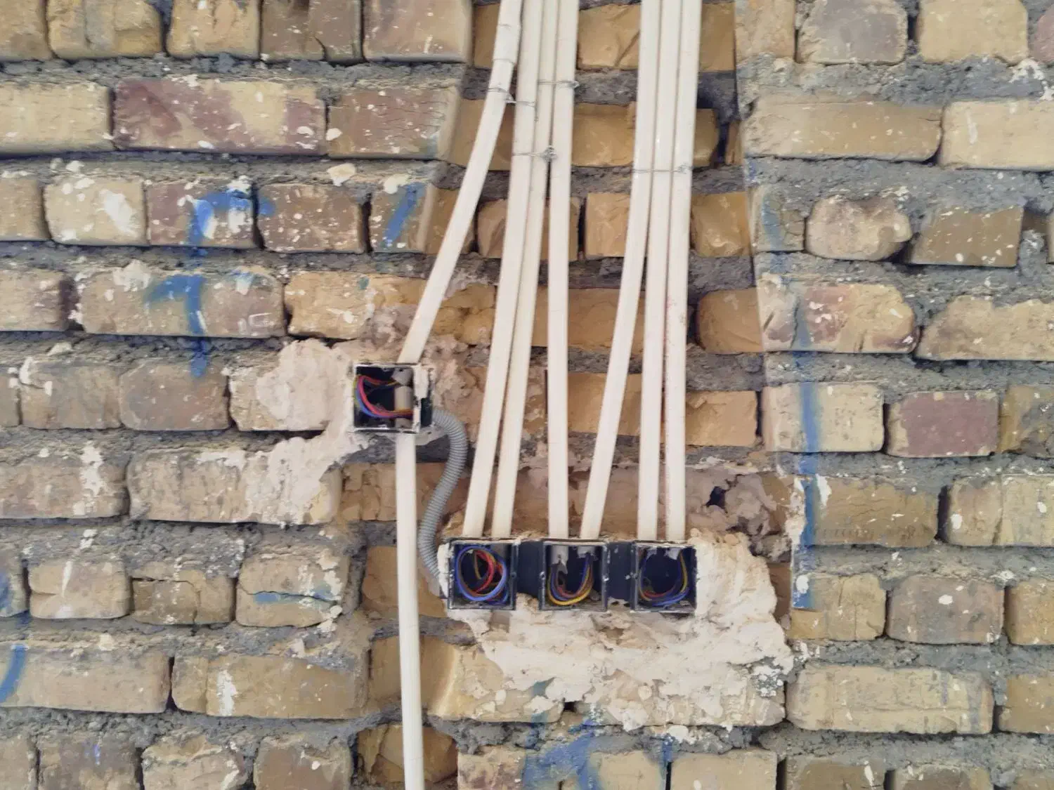 برقکار*سیمکشی*رفع اتصالی*هالوژن ونورمخفی*تمام مشهد|خدمات پیشه و مهارت|مشهد, نوید|دیوار