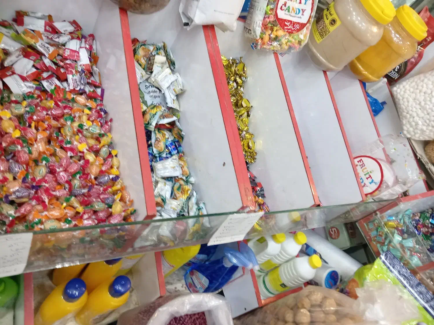 قفسه مغازه و شکلات و میز کار|فروشگاه و مغازه|صومعهسرا, |دیوار