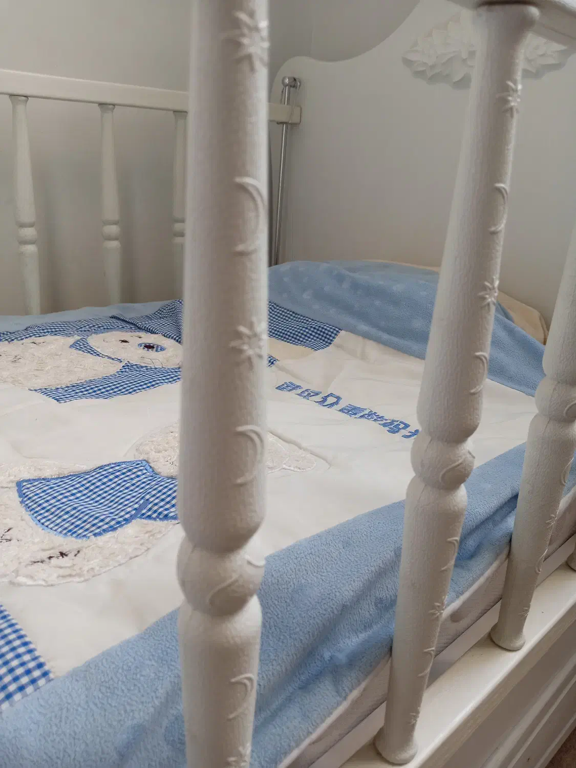 تخت نوزاد یا تخت کودک با تشک طبی|تخت و صندلی بچه|ری, دولت‌آباد|دیوار