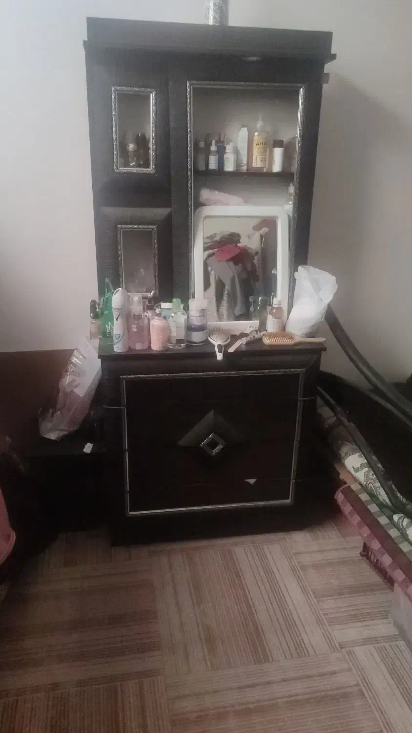 بوفه ۴ طبقه  و میز آرایشی|بوفه، ویترین، کنسول|شیراز, حافظیه|دیوار