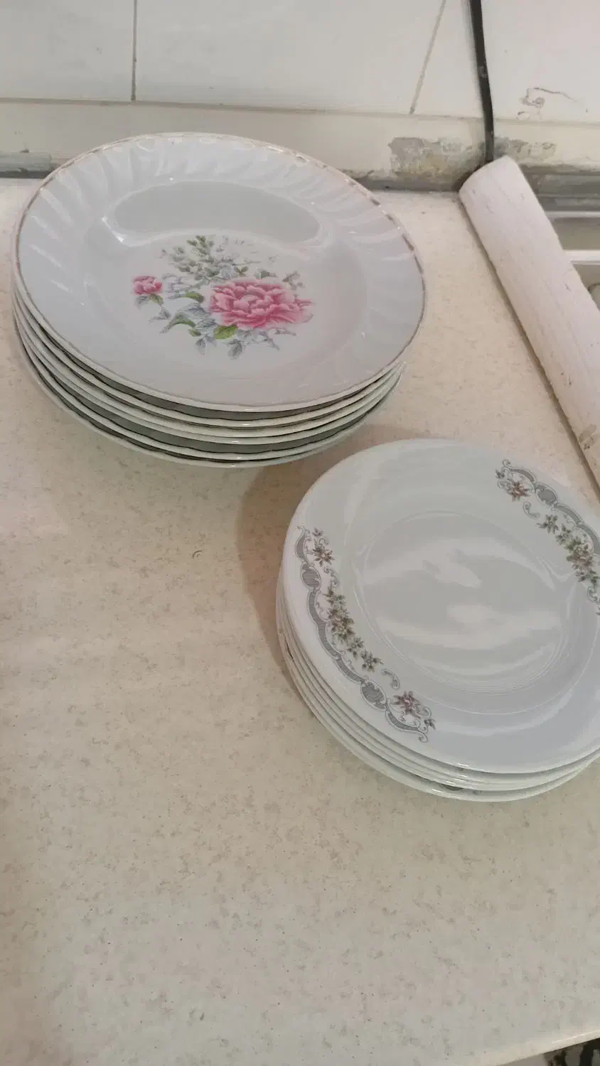 ظروف چینی قدیمی همه با هم یک میلیون|ظروف سرو و پذیرایی|آمل, |دیوار