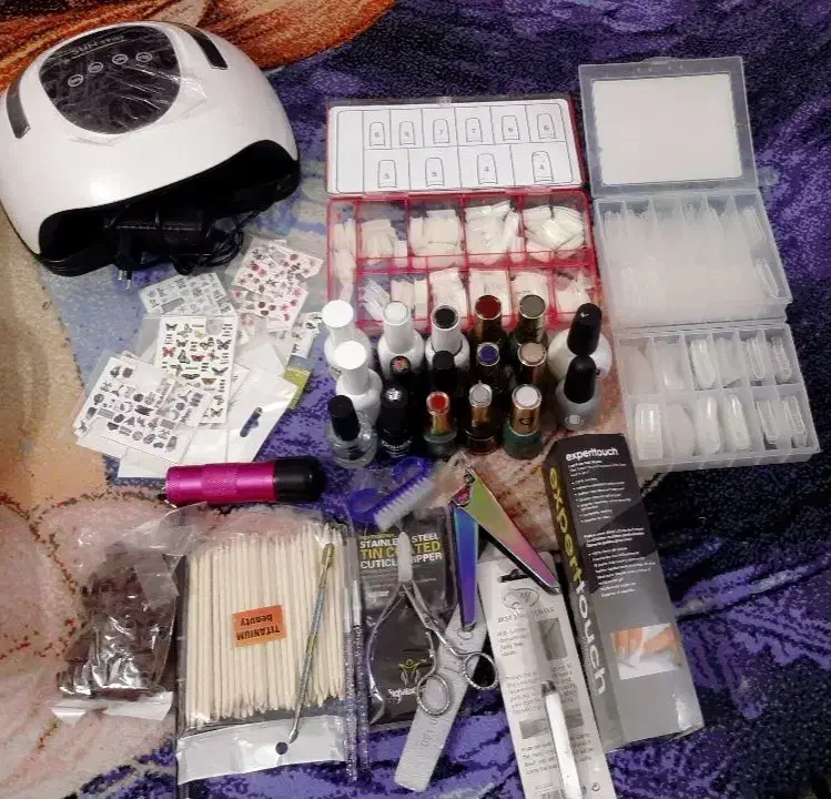 وسایل ناخن کاری|آرایشگاه و سالن‌های زیبایی|مرند, |دیوار