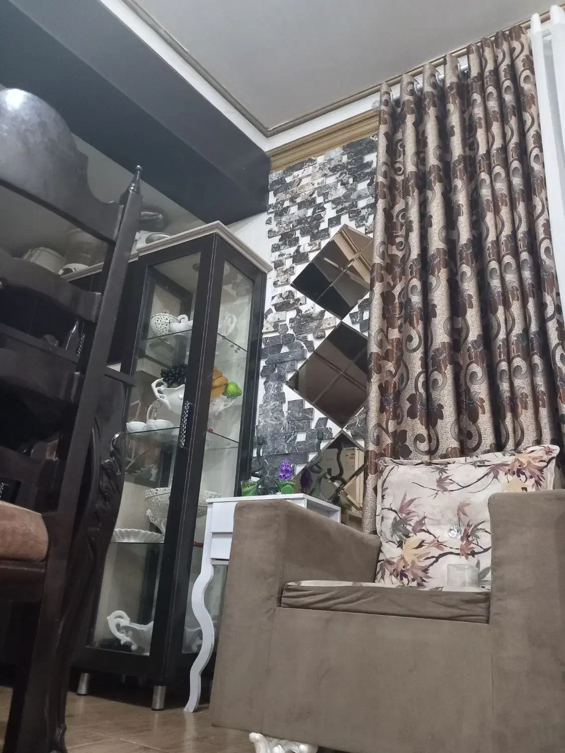 مبل 7نفره کار کرده 5نفره با جلو مبلی 5میلیون|مبلمان خانگی و میز عسلی|خمام, |دیوار