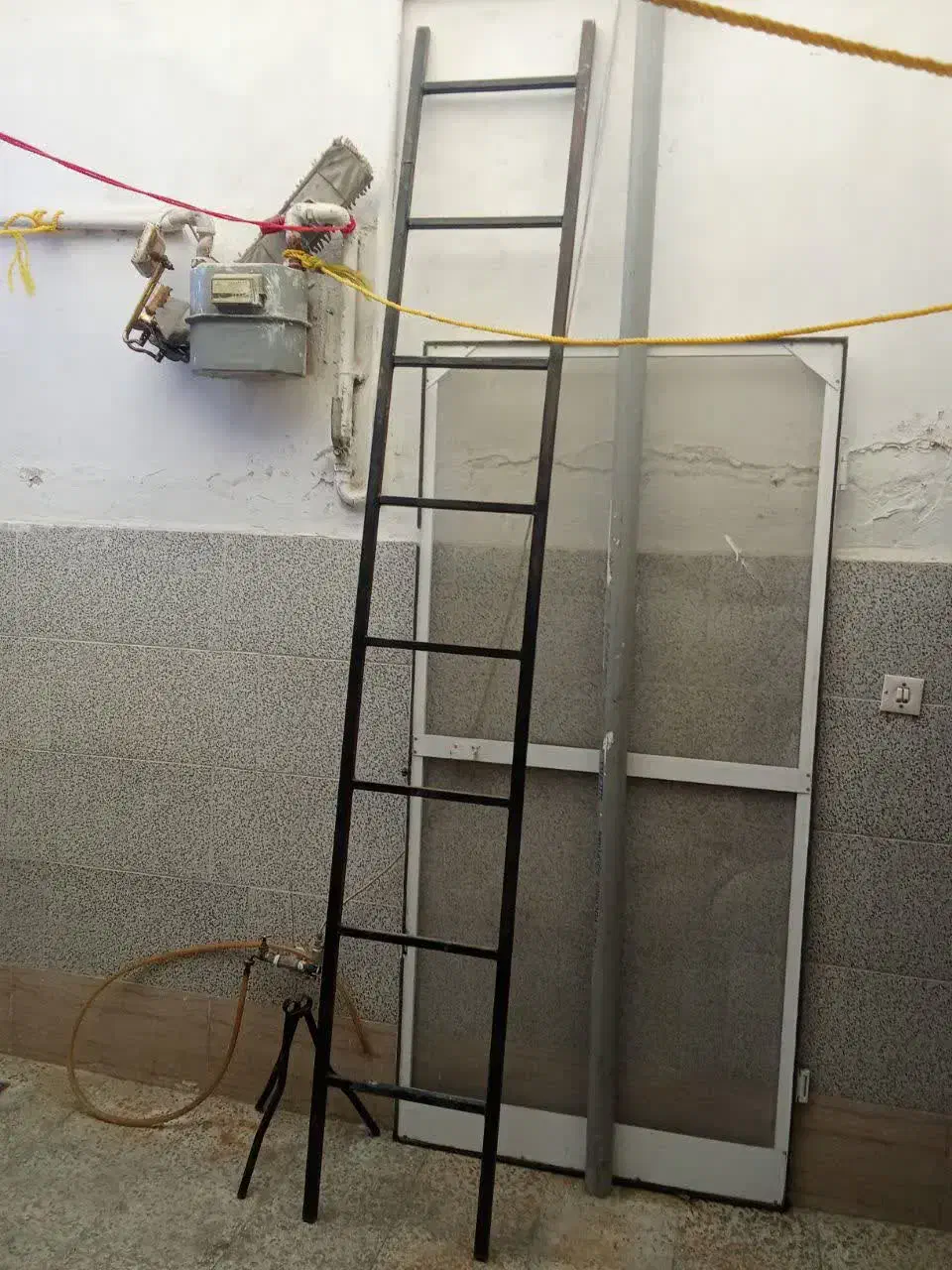 نردبان اهنی محکم|ابزارآلات|قدس, شهر‌قدس|دیوار