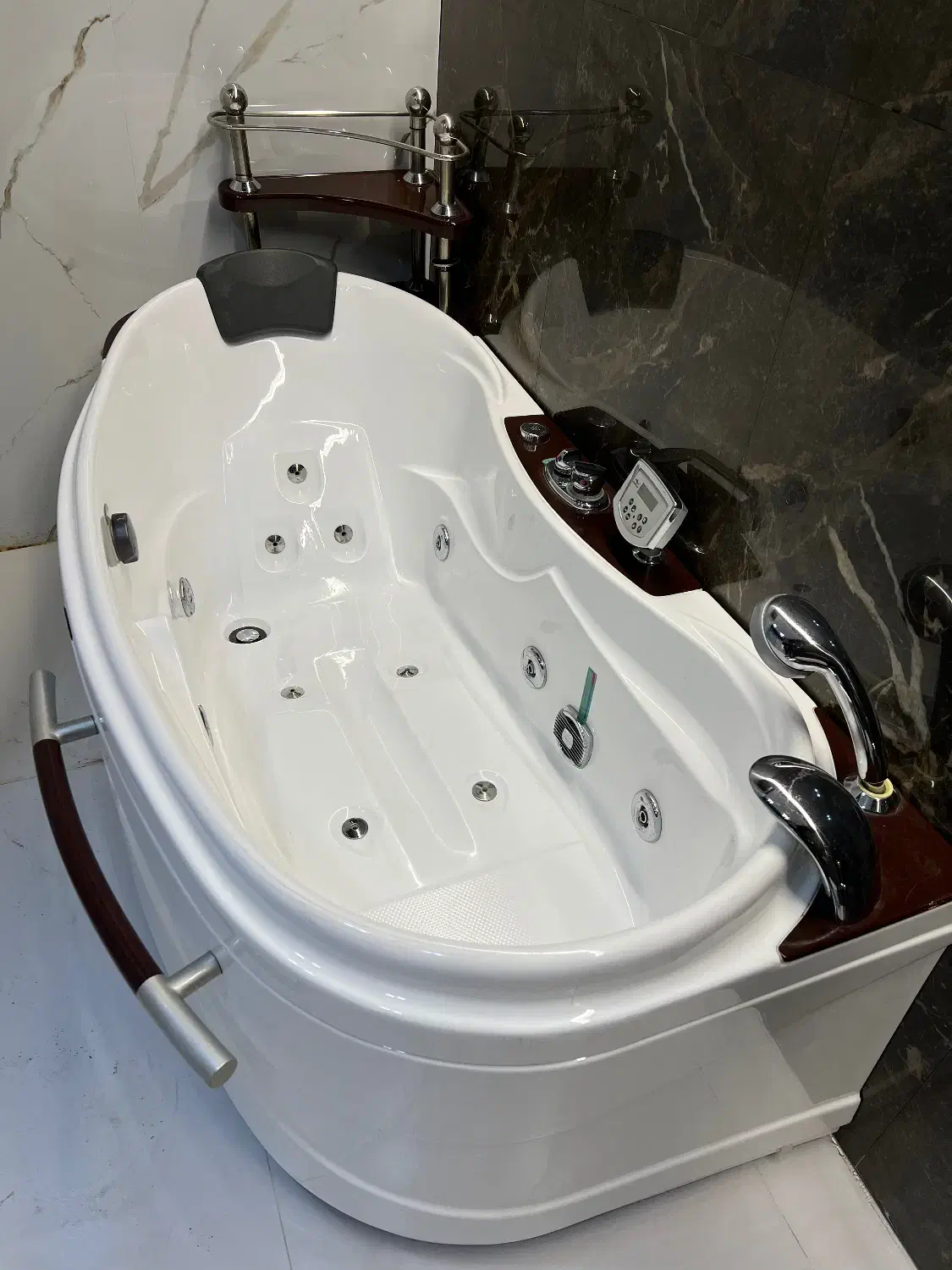 جکوزی|لوازم حمام|اصفهان, باغ دریاچه|دیوار