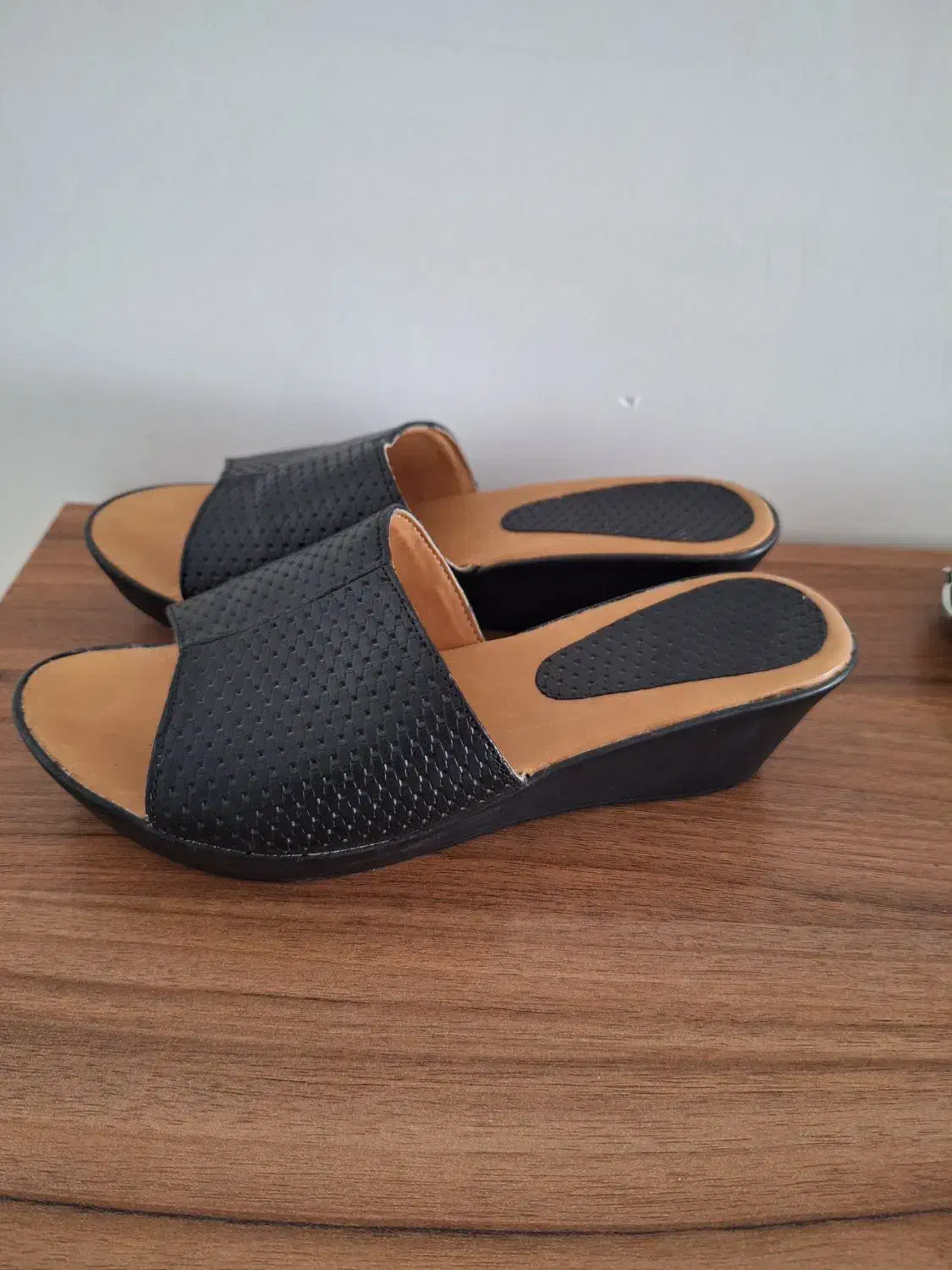 کفش|کیف، کفش، کمربند|الوند, |دیوار