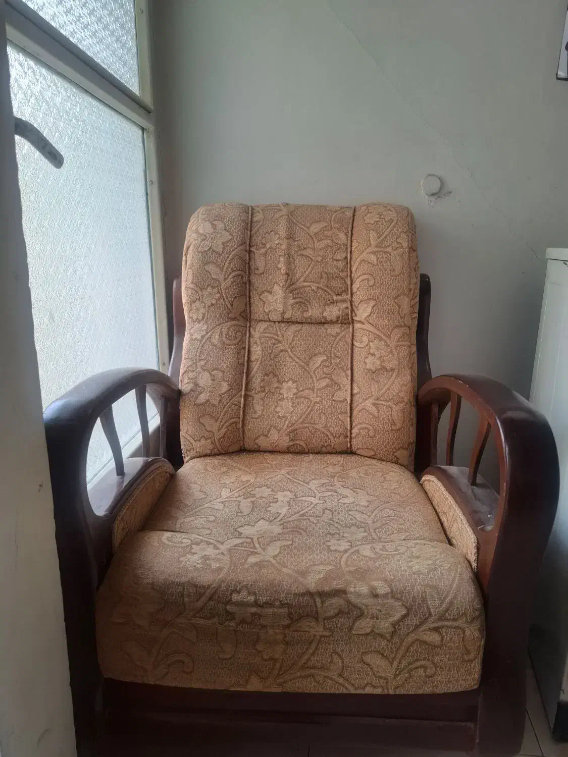 مبل تک نفره چوبی|مبلمان خانگی و میز عسلی|اصفهان, شاه پسند|دیوار