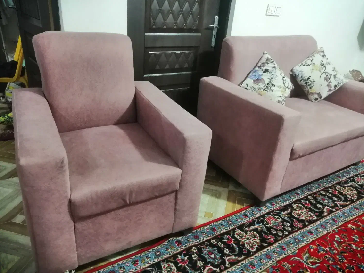 مبل|مبلمان خانگی و میز عسلی|رشت, کوی قدس|دیوار