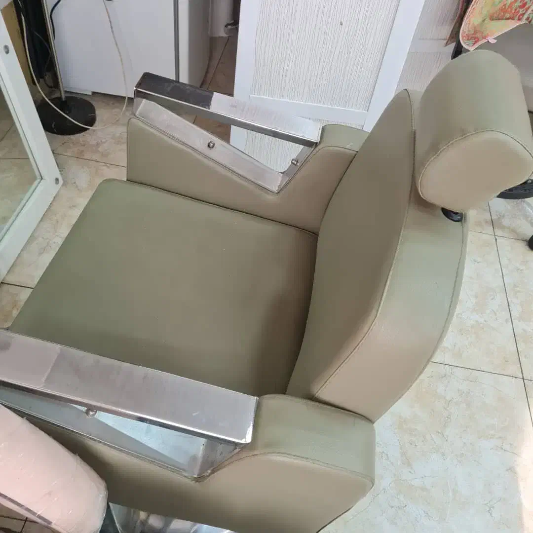 صندلی میکاپ بدنه استیل ۱۵تومن|آرایشگاه و سالن‌های زیبایی|رشت, منظریه|دیوار