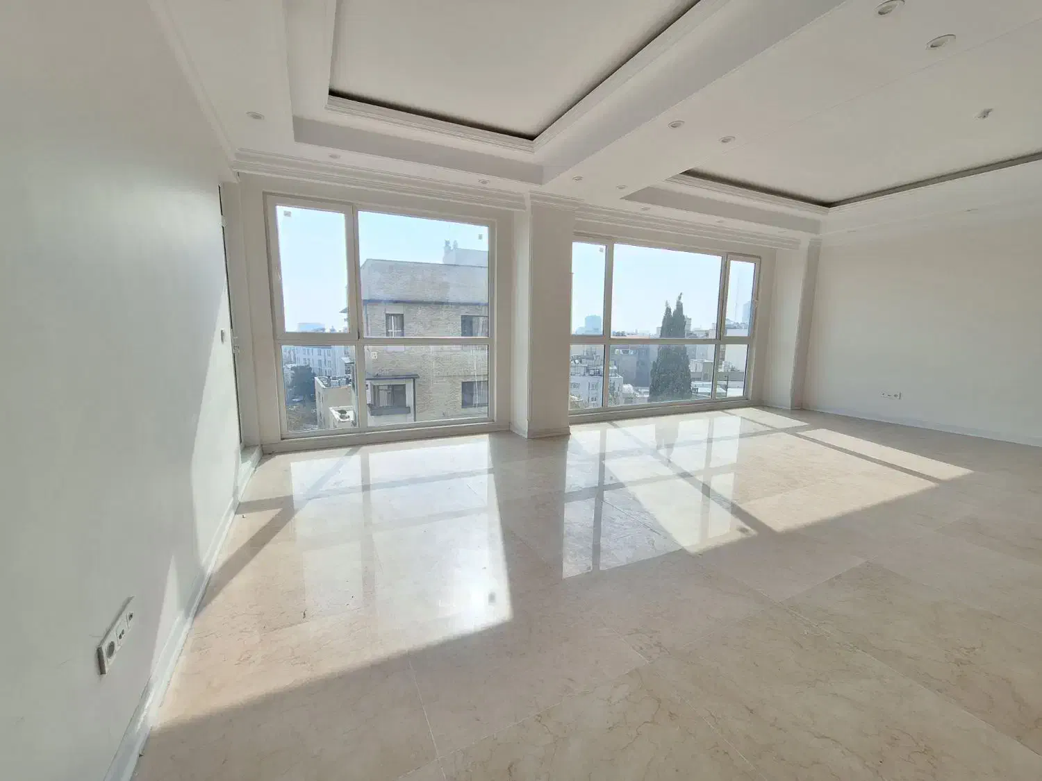 ۱۳۷‌متر/۳‌خواب/نوساز/ویو جذاب/محل‌دنج ظفر