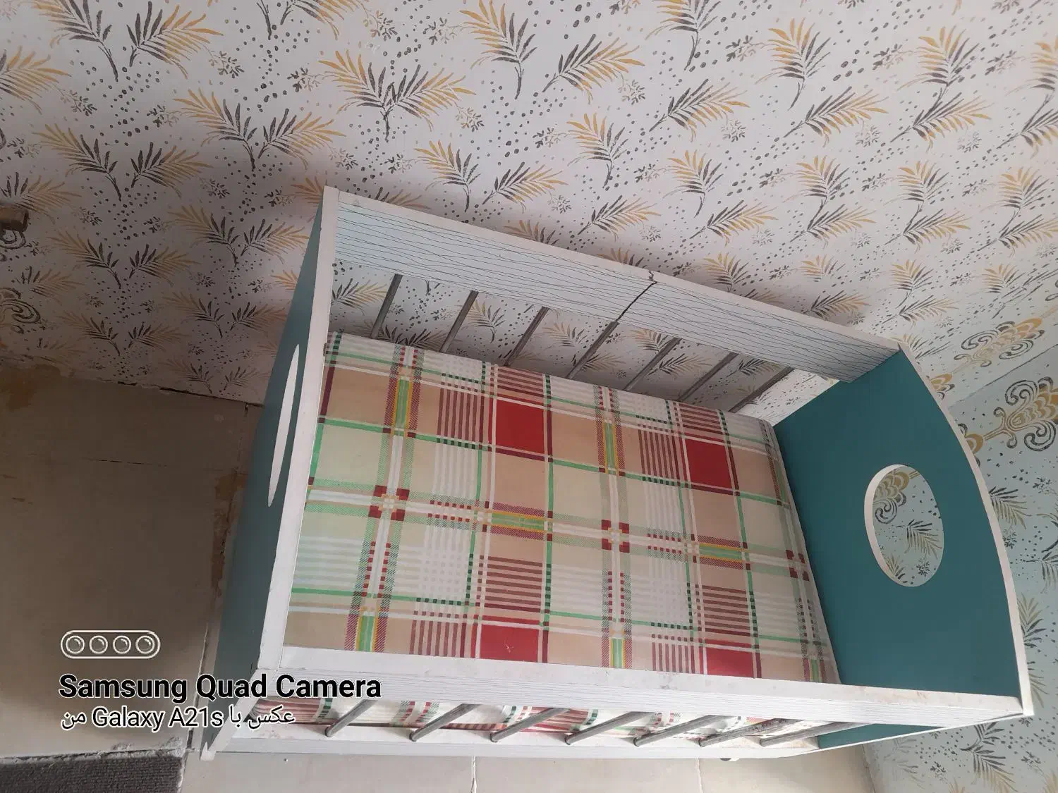 تخت گهواره ای کودک|تخت و سرویس خواب|گلبهار, شهر جدید گلبهار|دیوار