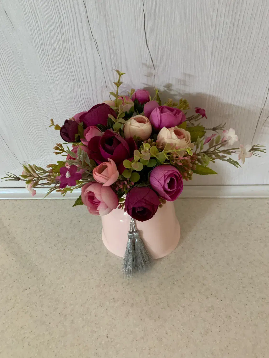 گل همراه با گلدان سرامیکی|گل مصنوعی|گرمسار, |دیوار