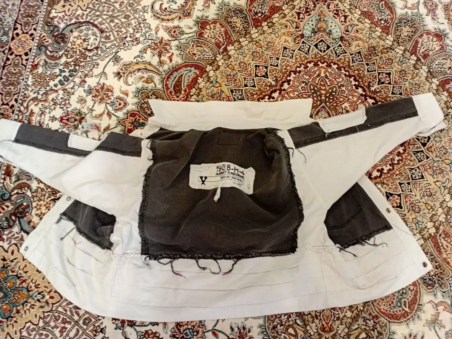 کت پاییزه|لباس|شاهین‌شهر, خانه کارگر|دیوار