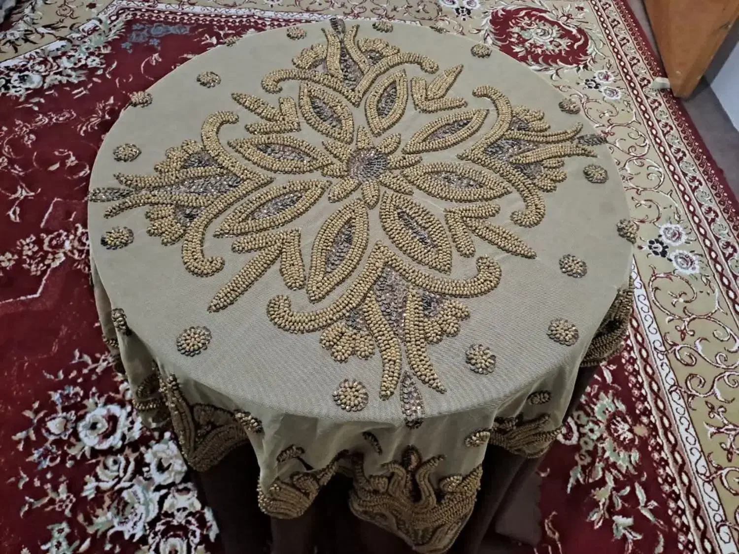 میز خاطره کاملا سالم و تمیز به همراه رومیزی|مبلمان خانگی و میز عسلی|دورود, |دیوار