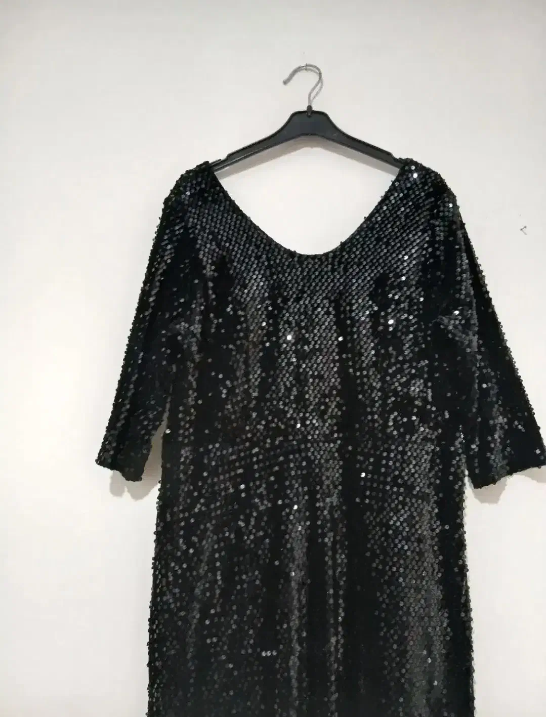 لباس مجلسی|لباس|رشت, حمیدیان|دیوار