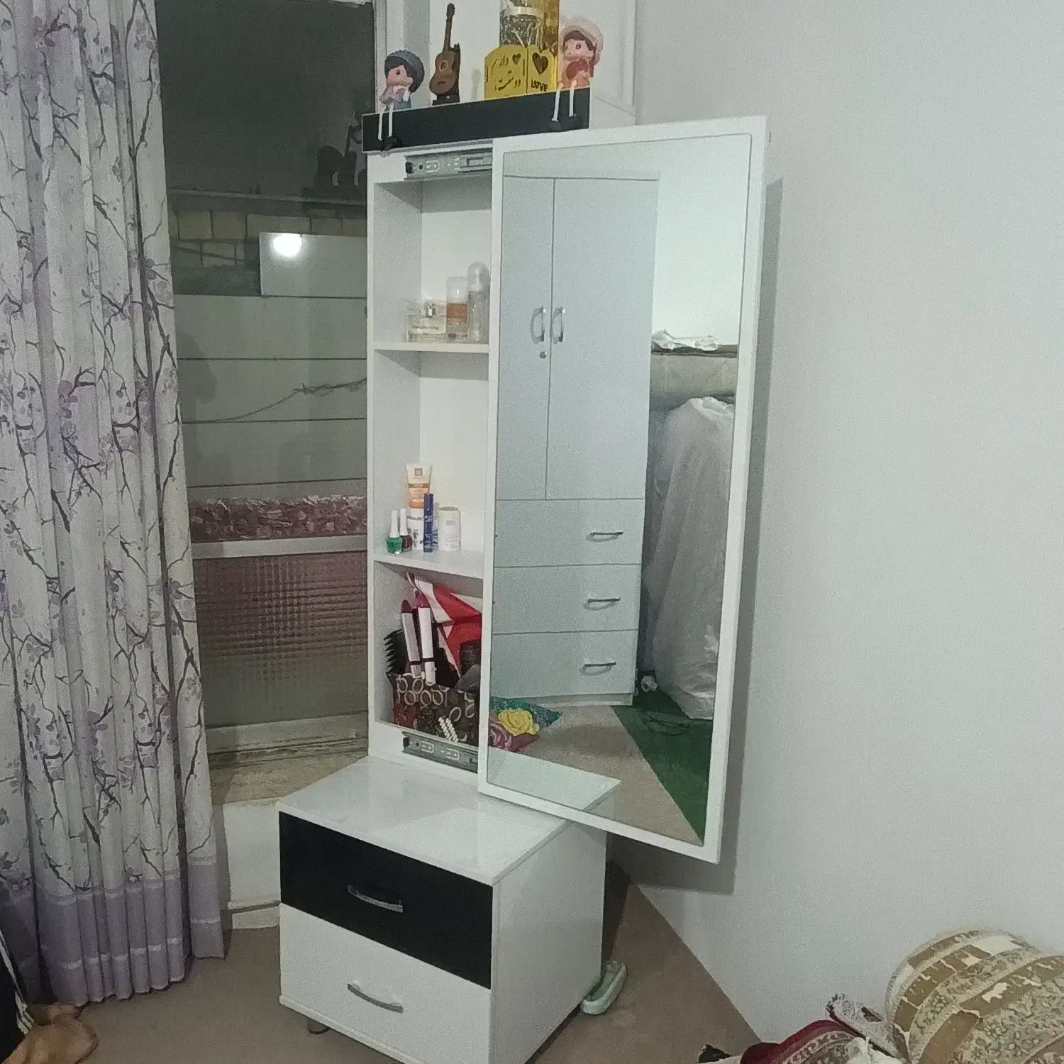 میز ارایش و اینه ایستاده|مبلمان خانگی و میز عسلی|میانه, |دیوار