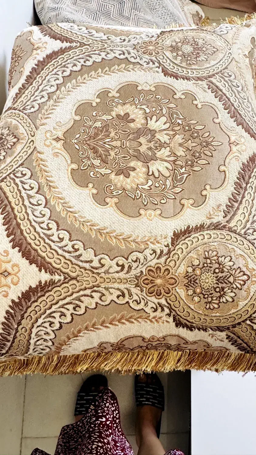 بالشت|رختخواب، بالش، پتو|جم, |دیوار