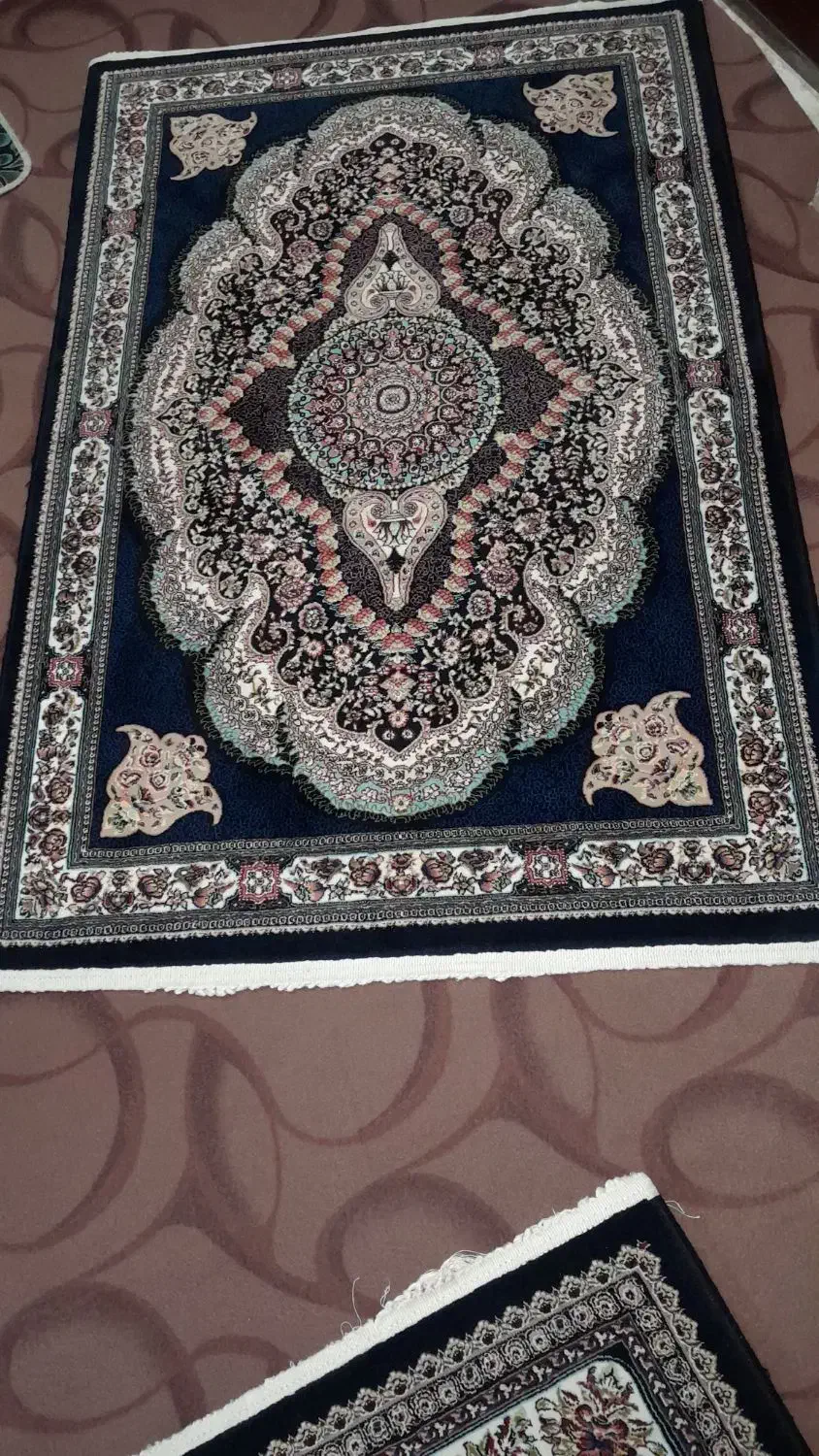 یک عددجلودرب خونه یک دریک نیم|فرش|الیگودرز, |دیوار