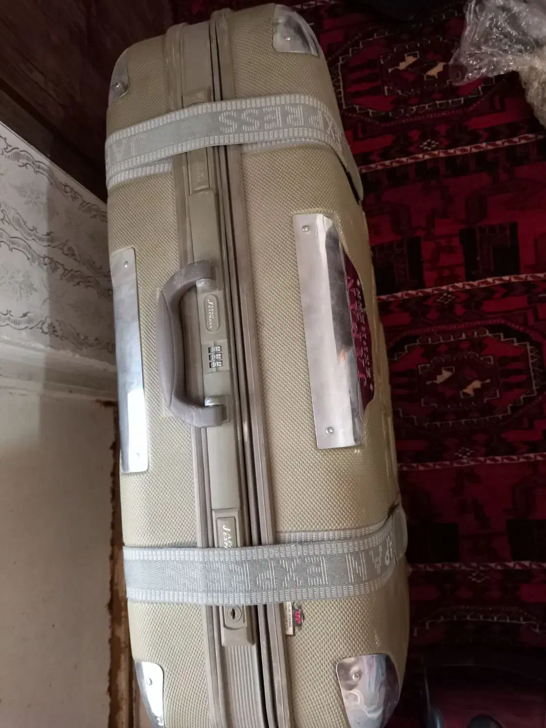 چمدان بزرگ|کیف، کفش، کمربند|مشهد, کوی ولیعصر|دیوار