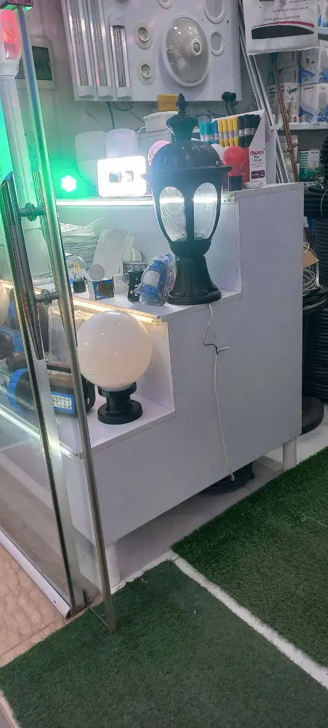 ویترین مغازه چوبی درحد نو|بوفه، ویترین، کنسول|فومن, |دیوار