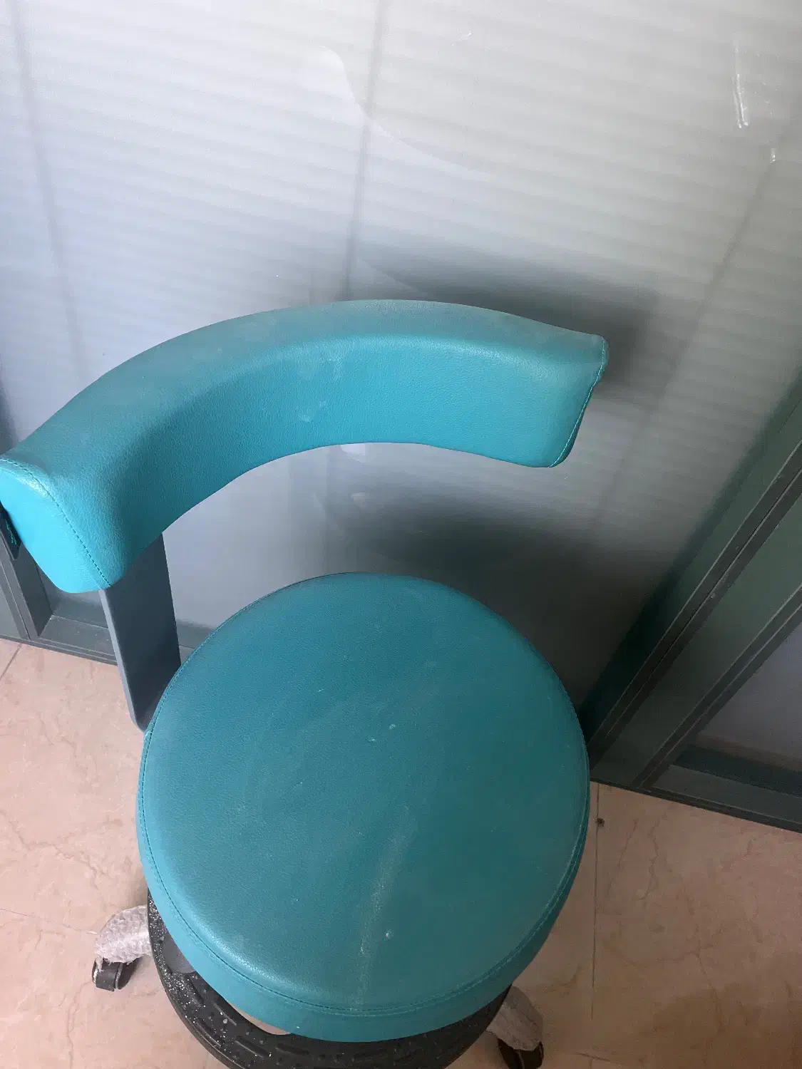 صندلی کار زیبایی و لاین میکاپ/فیشال|آرایشگاه و سالنهای زیبایی|بابل, |دیوار