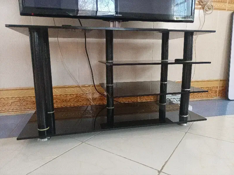 کمد لباس ودوچرخه سایز ۱۶. و میز تلوزیون شیشه ای|جاکفشی، کمد، دراور|قوچان, |دیوار