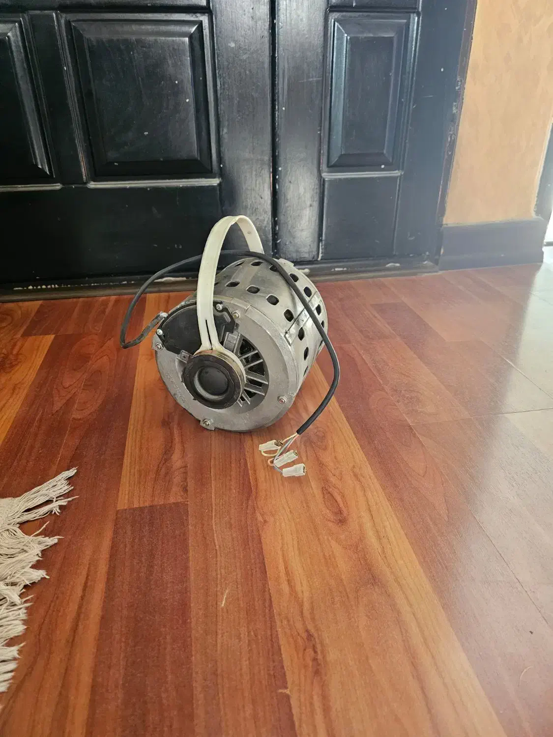 دینام کولر|کولر آبی|کرج, بنیاد|دیوار