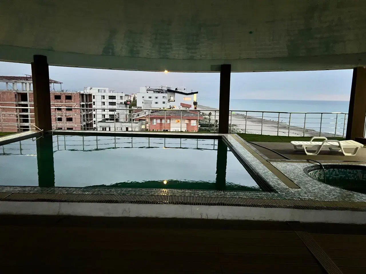 رهن کامل آپارتمان پلاک یک/مبله/روف استخر/حیاط،تراس|اجارهٔ آپارتمان|ایزدشهر, |دیوار