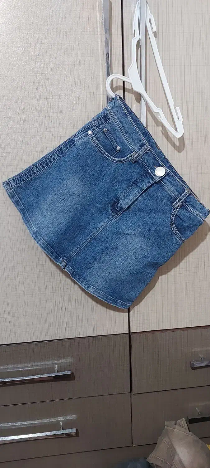 دامن لی|لباس|فولادشهر, C5|دیوار