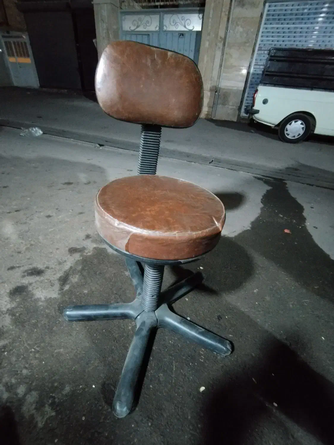 صندلی سالم|صندلی و نیمکت|اقبالیه, |دیوار