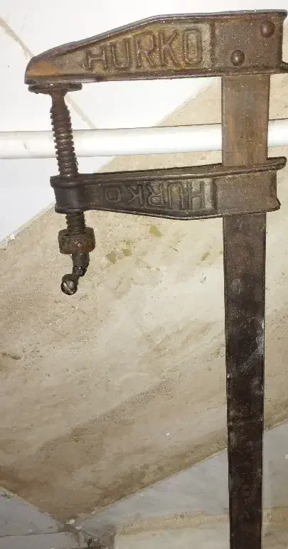 گیره نجاری سالم و سلامت|کلکسیون اشیاء عتیقه|خمین, |دیوار