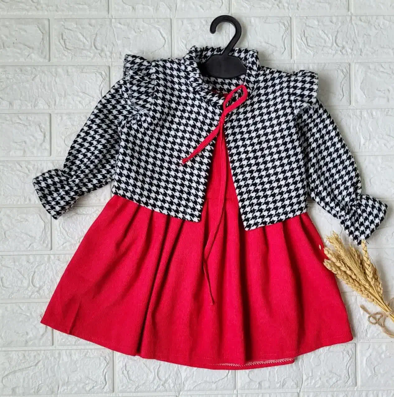 پیراهن|لباس|اصفهان, الهیه|دیوار