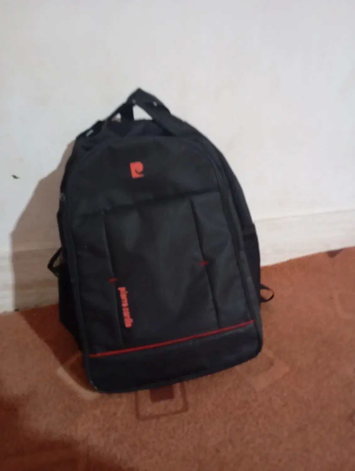 کیف مدرسه|کیف، کفش، کمربند|کاشان, کارگر|دیوار