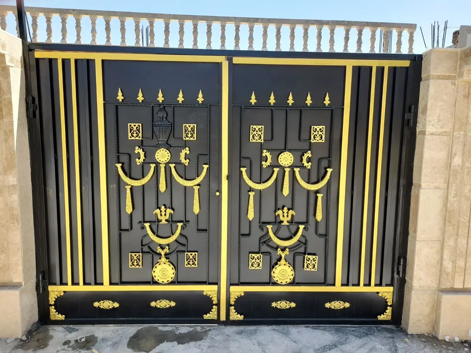 رنگ کاری و رنگ آمیزی درب حیاط و پنجره و ...|خدمات پیشه و مهارت|یاسوج, |دیوار