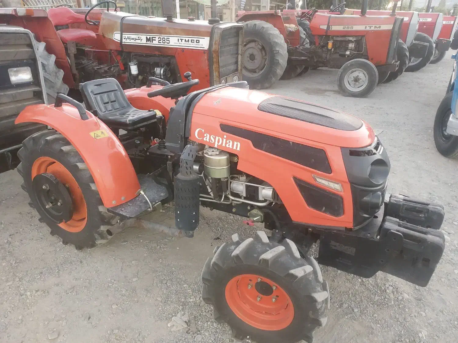 تراکتور کاسپین باغی چهار سلند مدل۴۰۲|خودرو سنگین|اشنویه, |دیوار