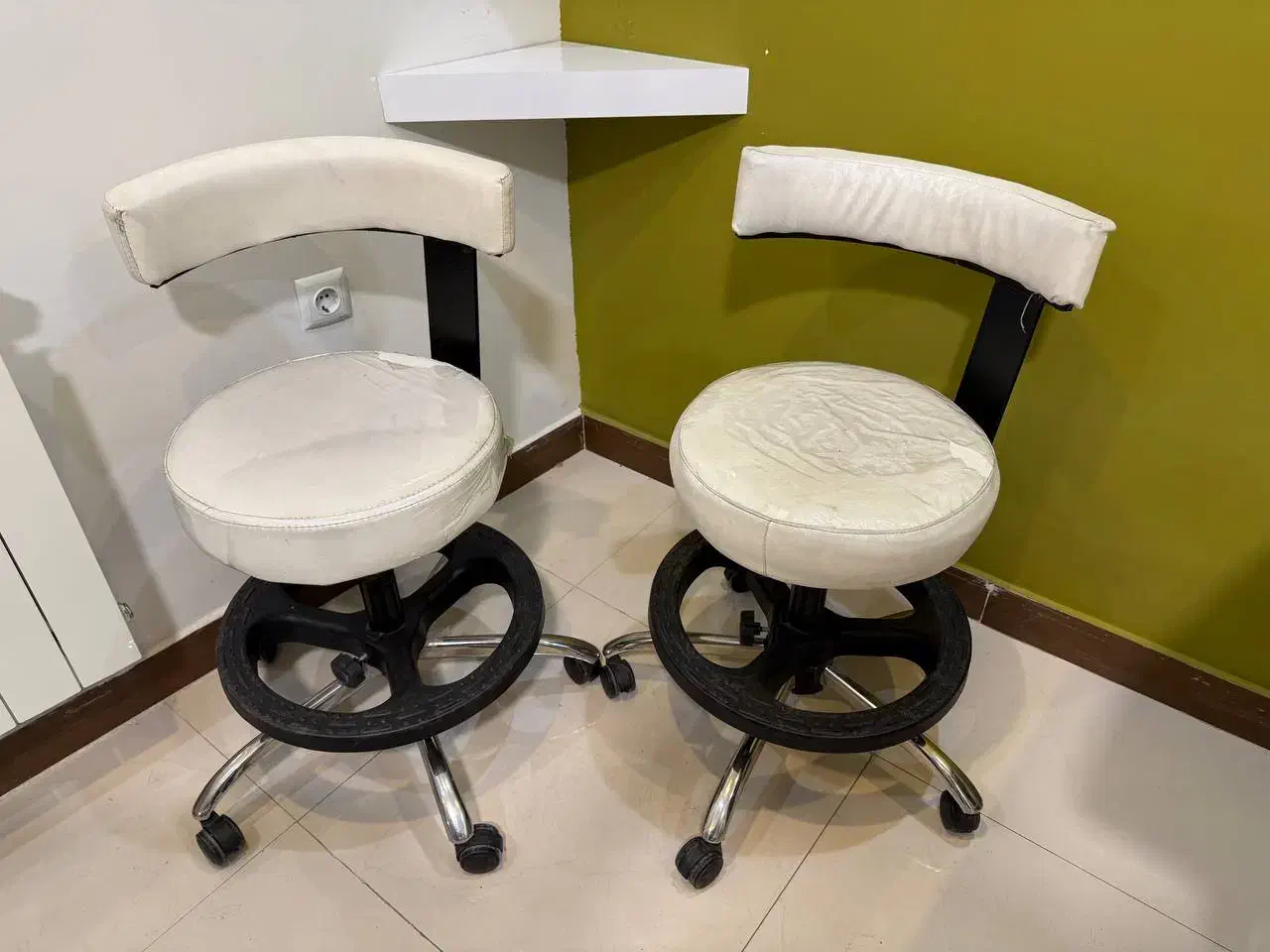 صندلی گردان|صندلی و نیمکت|بابل, |دیوار