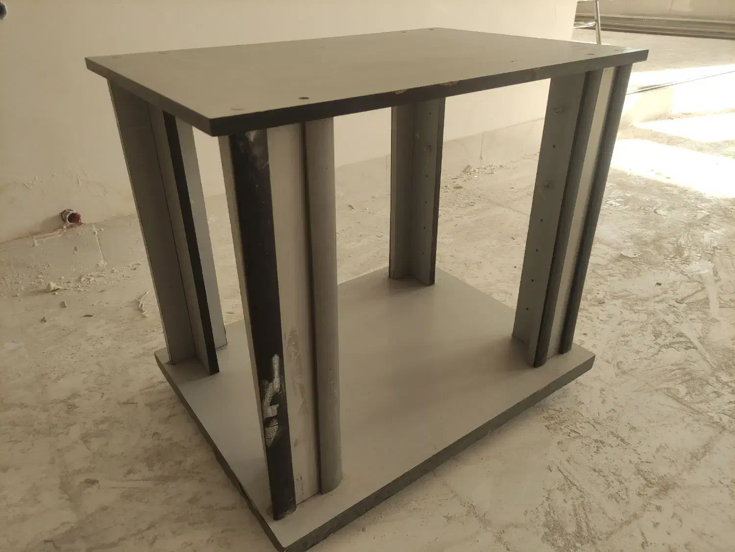 میز سالم دارای چهار چرخ سالم|میز تحریر و کامپیوتر|قم, بلوار امین و ساحلی|دیوار