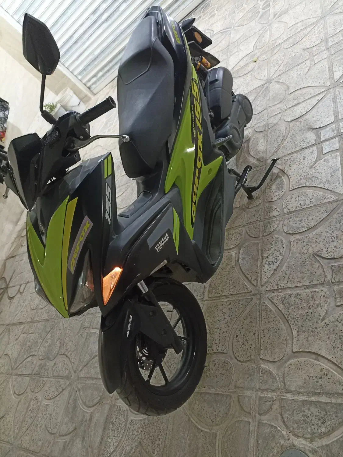 موتور ایروکس 155nvx|موتورسیکلت|رباط‌کریم, رباط‌کریم|دیوار