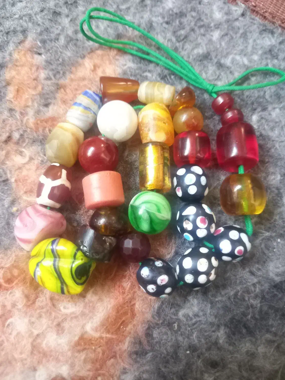 مهره های گهنه|جواهرات|تبریز, |دیوار