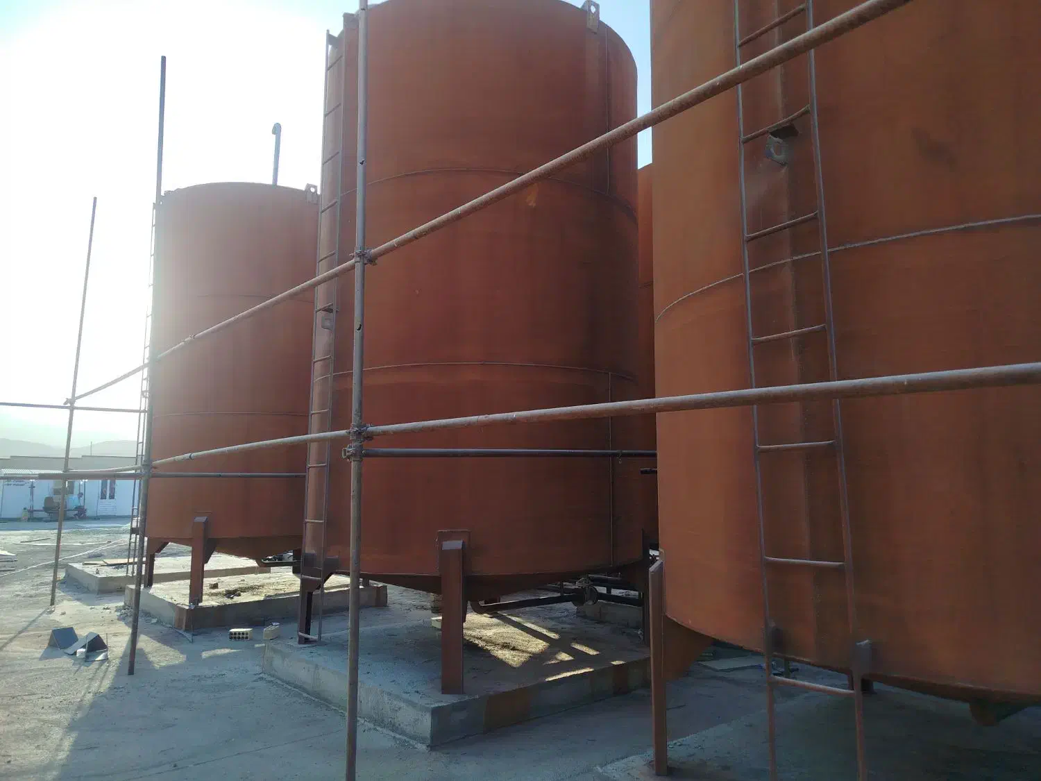 مخزن روغن۳۰هزارلیترورق مصرفی ۸میل سال ساخت۴۰۳|مصالح و تجهیزات ساختمان|سلفچگان, |دیوار