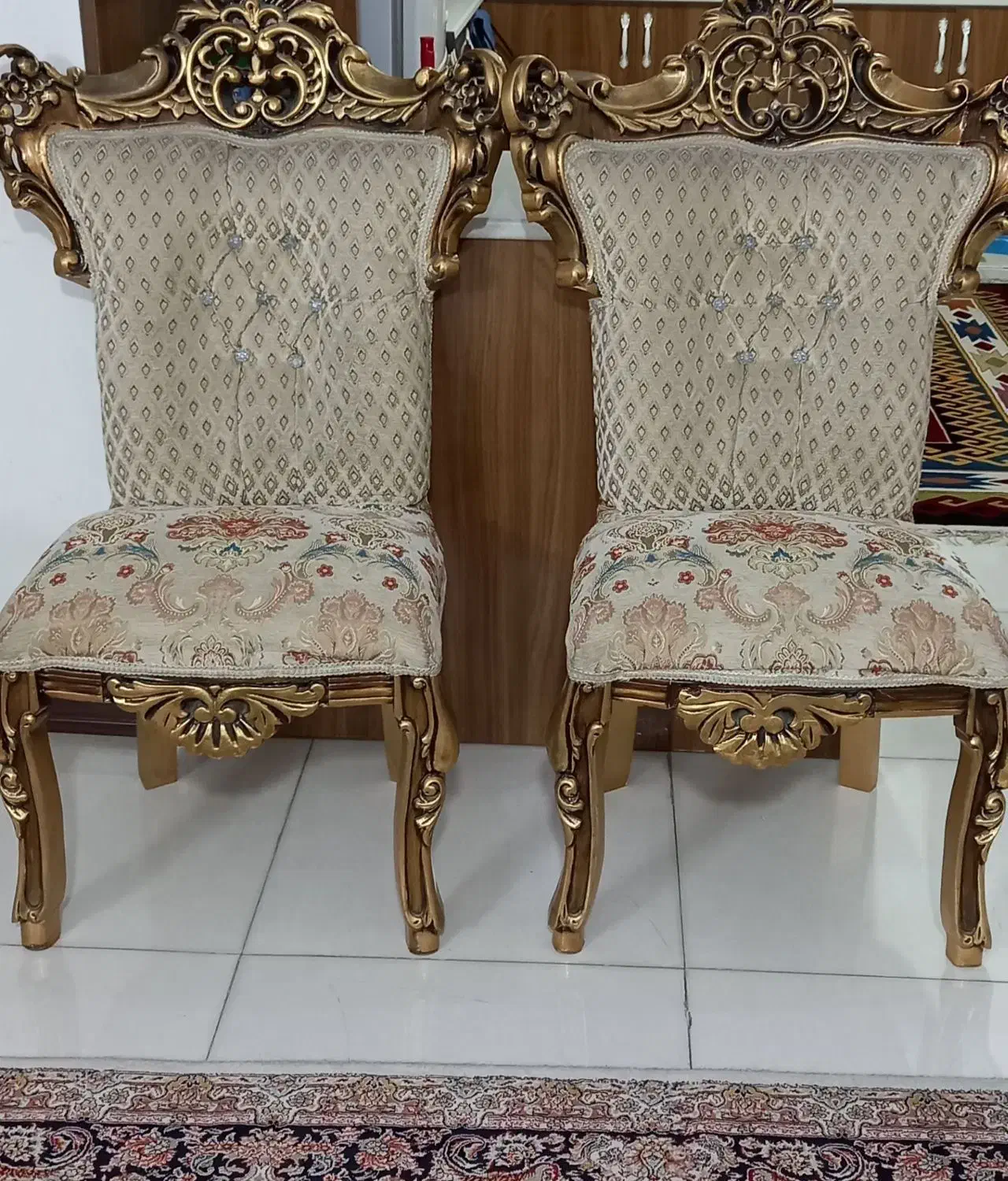 مبل سلطنتی|مبلمان خانگی و میز عسلی|باغستان, |دیوار