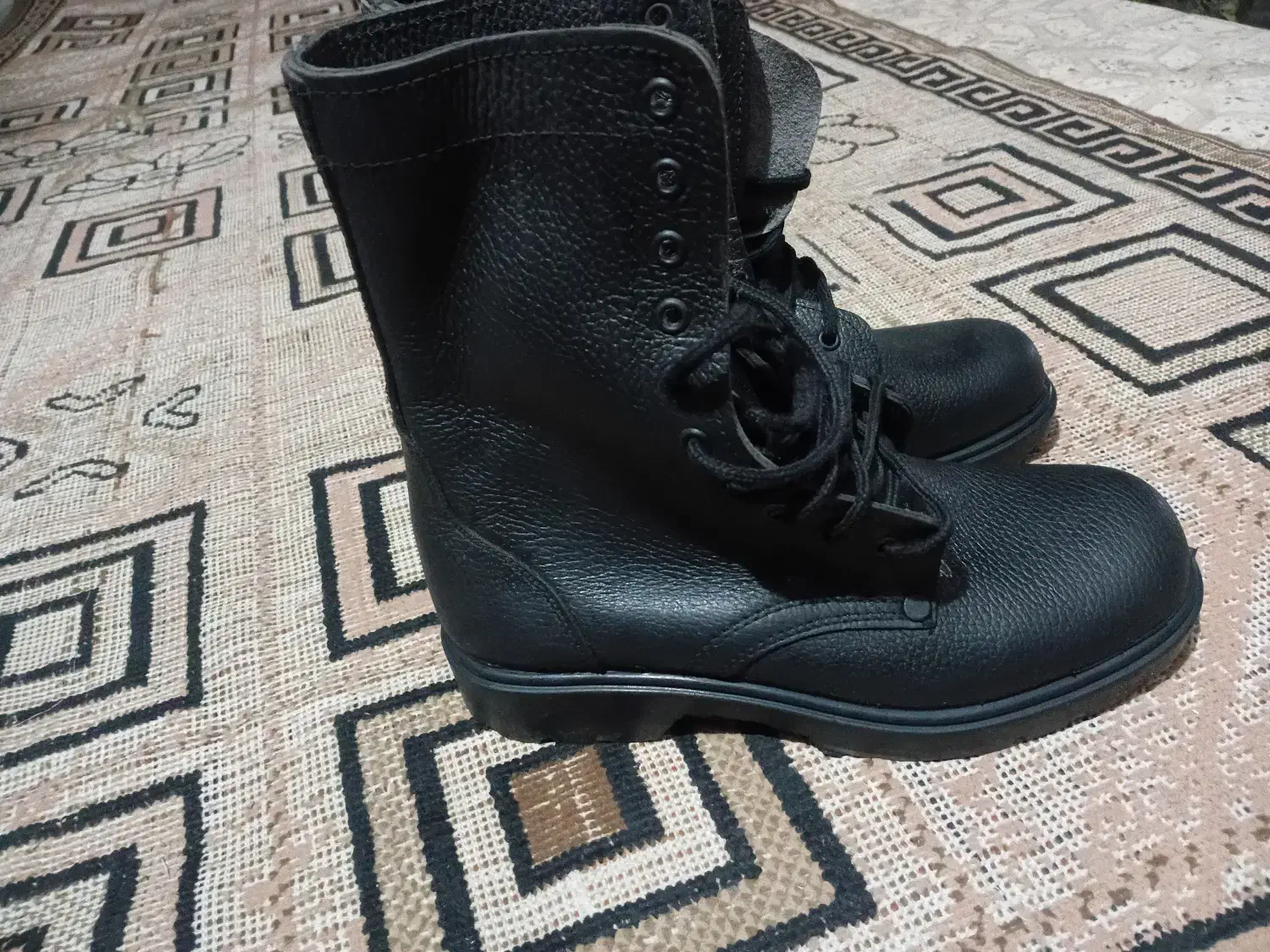 کفش و پوتین سربازی نو هست|کیف، کفش، کمربند|خلخال, |دیوار