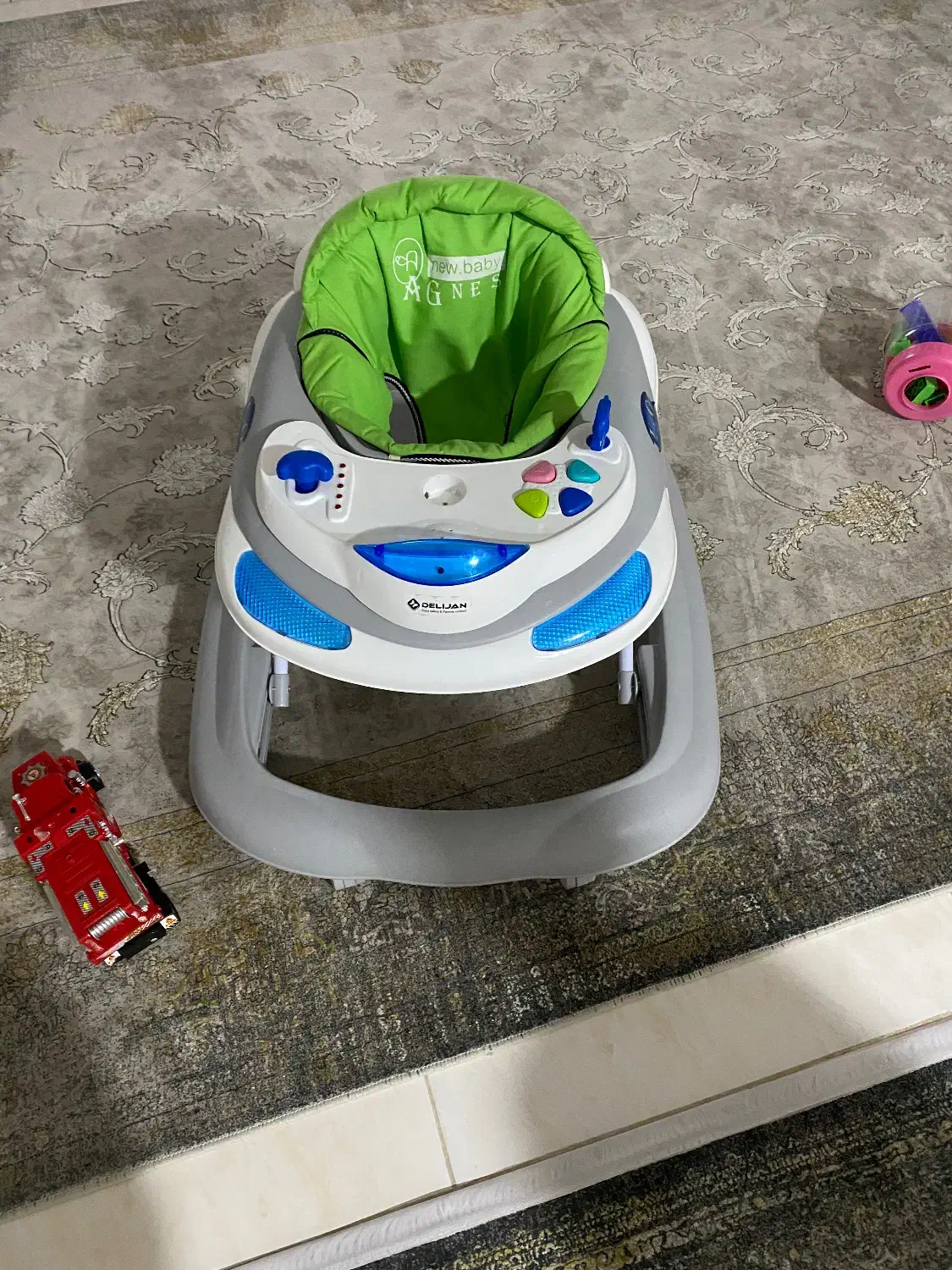 روروئک‌بچه کاملا سالم|کالسکه و لوازم جانبی|صومعه‌سرا, |دیوار