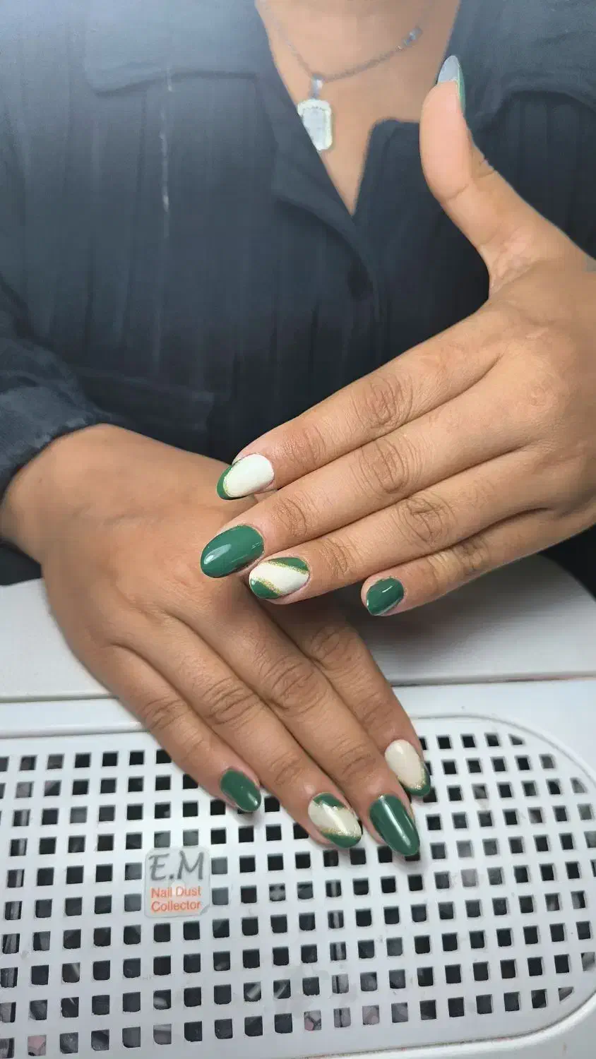 کاشت ناخن و تریم تخصصی|خدمات آرایشگری و زیبایی|بم, |دیوار