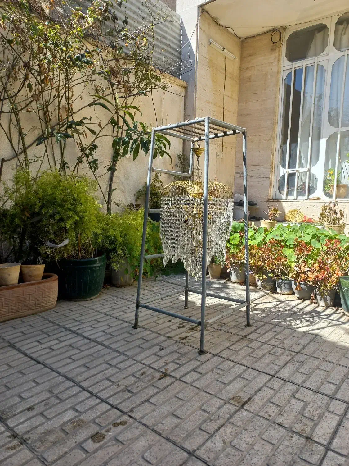 لوستر|لوستر و چراغ آویز|شیراز, میرزاکوچک خان|دیوار