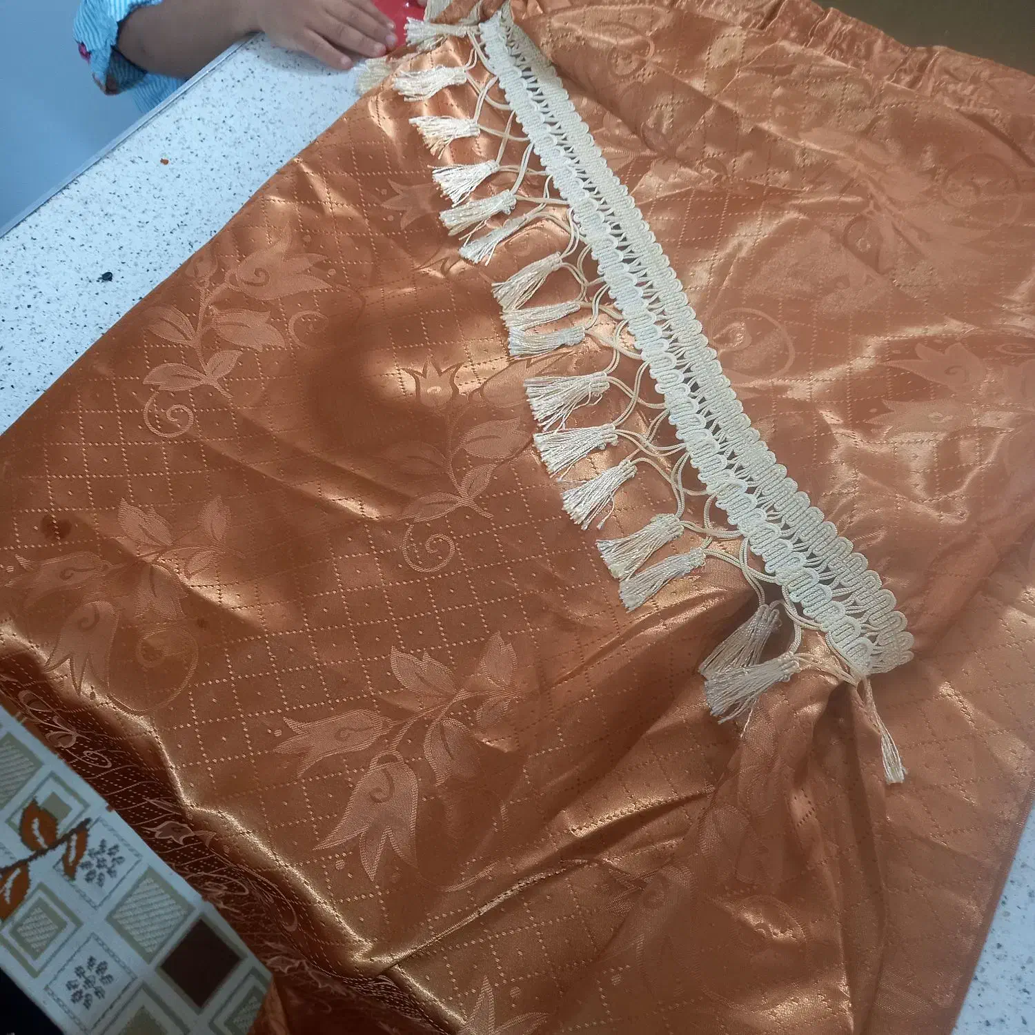 پرده سلطنتی نونو هنوز نصب شده|پرده، رانر، رومیزی|هشتگرد, هشتگرد قدیم|دیوار