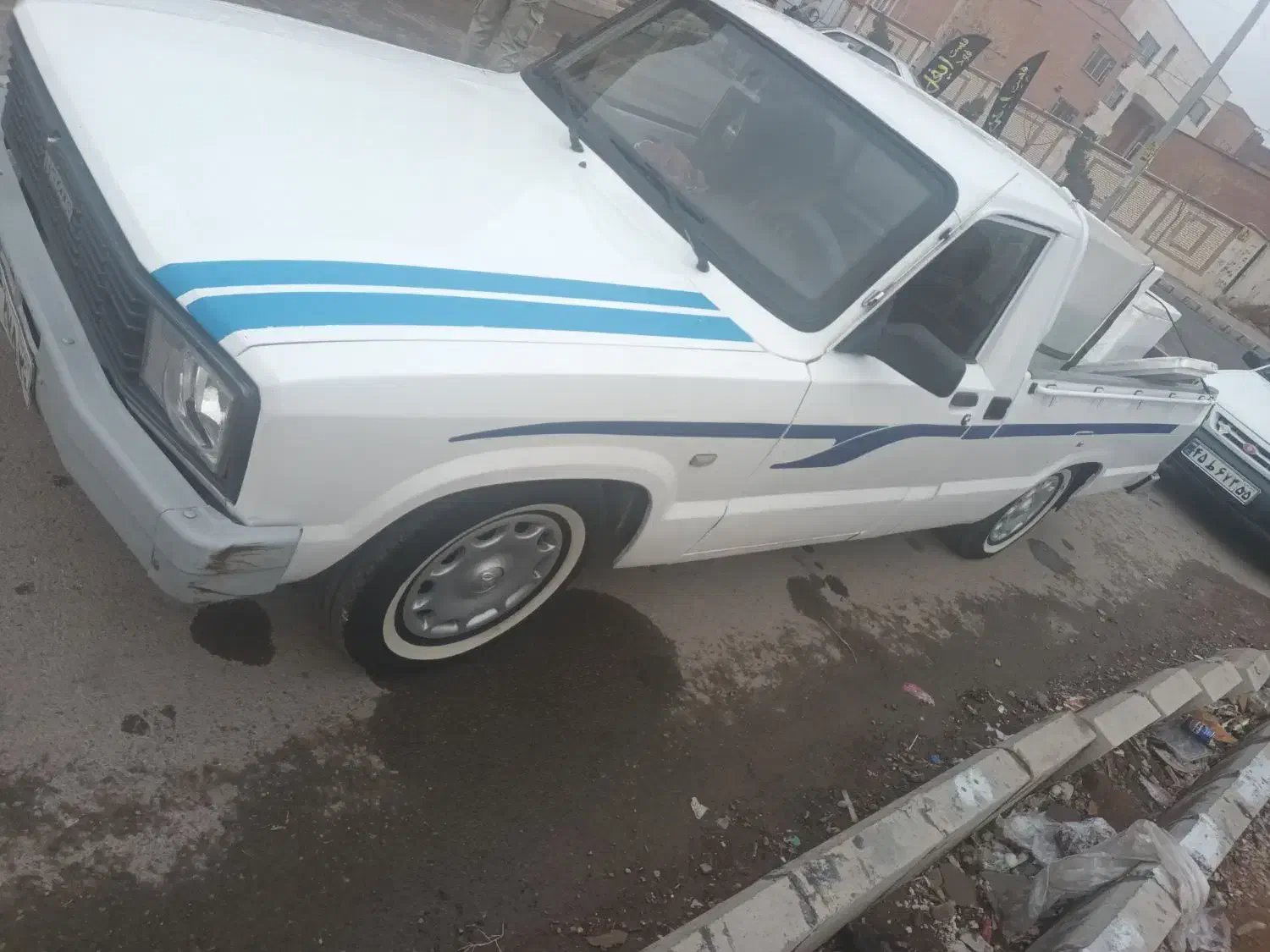 مزدا وانت|خودرو سواری و وانت|پرند, فاز ۶|دیوار