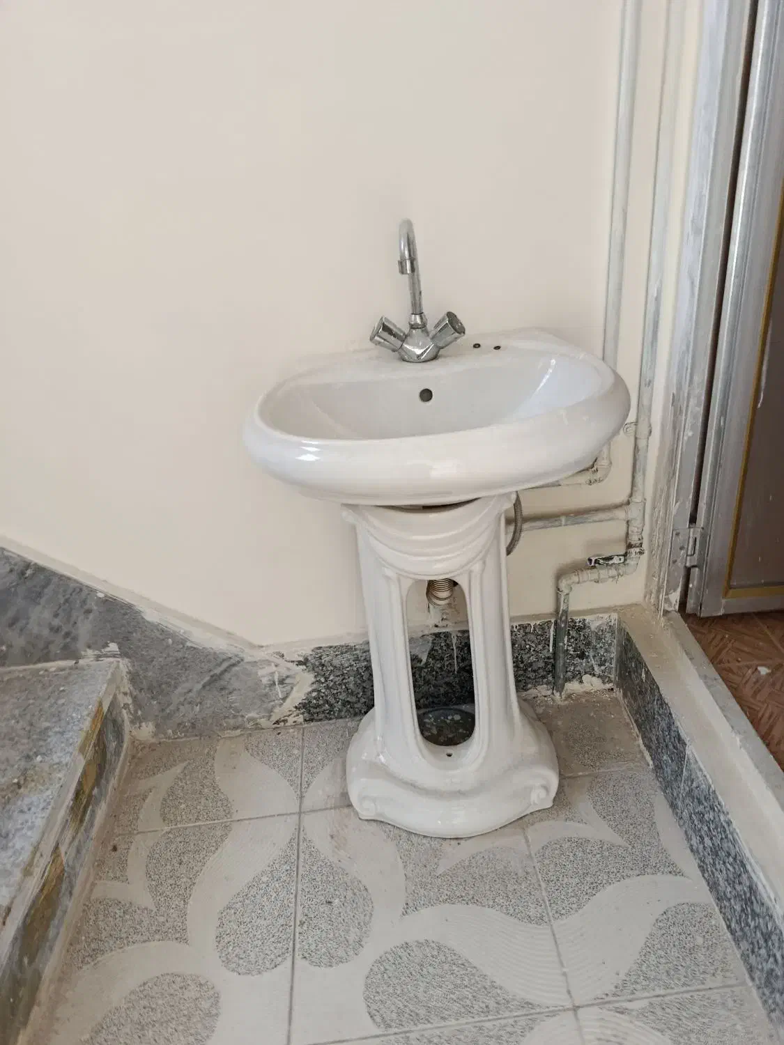 روشویی|لوازم سرویس بهداشتی|همدان, |دیوار