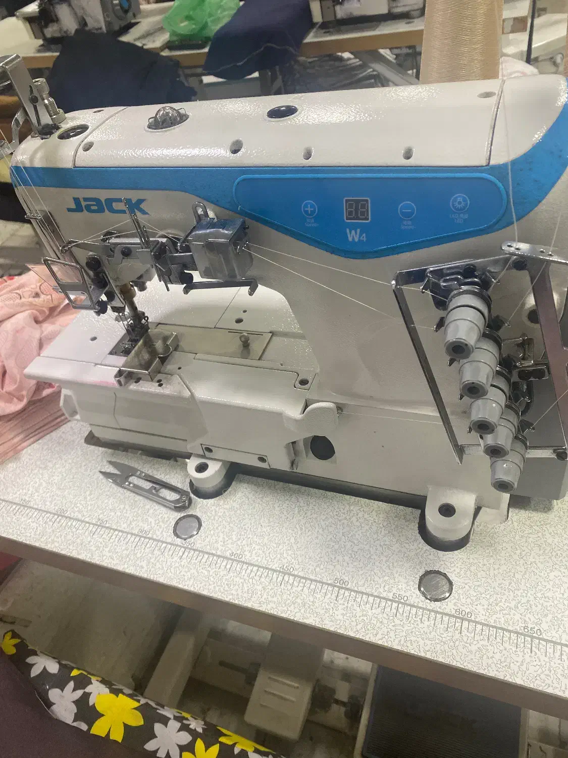 چرخکار و اتو کار|استخدام صنعتی، فنی، مهندسی|قزوین, |دیوار