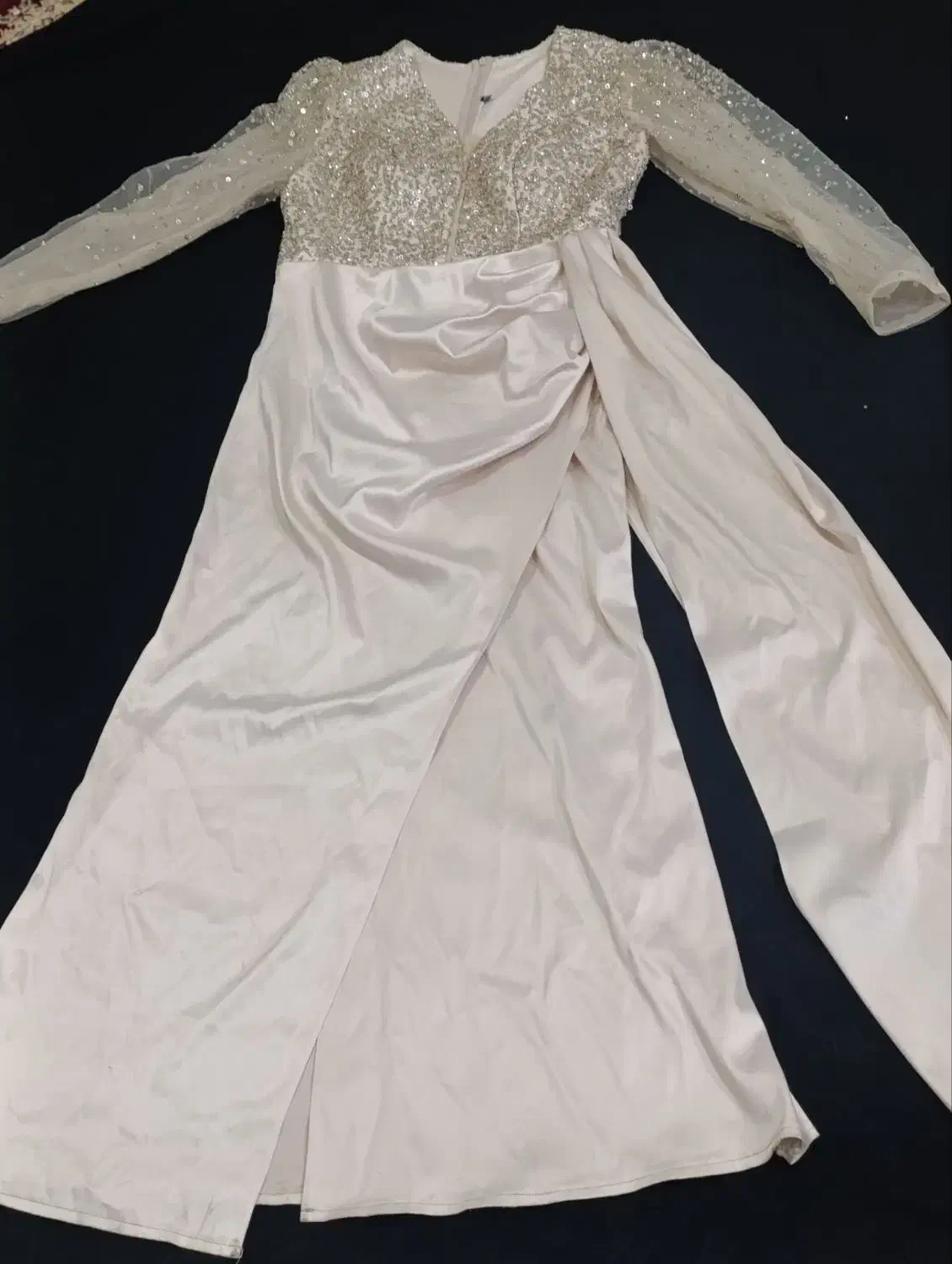 لباس مجلسی|لباس|نیمروز, |دیوار